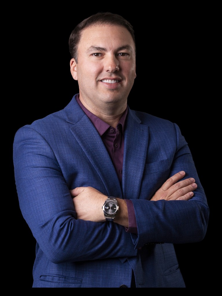 Dr. Cassiano Moreti — Cirurgião Plástico Facial