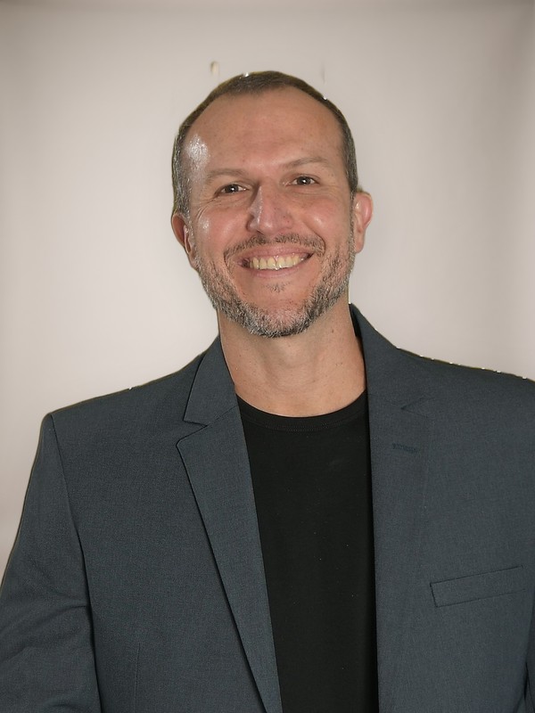 Dr. Adriano Fróes